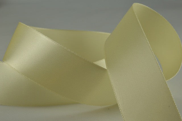 54033 - 15mm, 25mm & 38mm Single Faced Satin Ribbon x 100 Metre Rolls15mm / 10 Yellow Cream