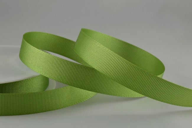 53754 - 6mm, 10mm, 16mm, 22mm & 38mm Plain Grosgrain Ribbon6mm / 61 Apple