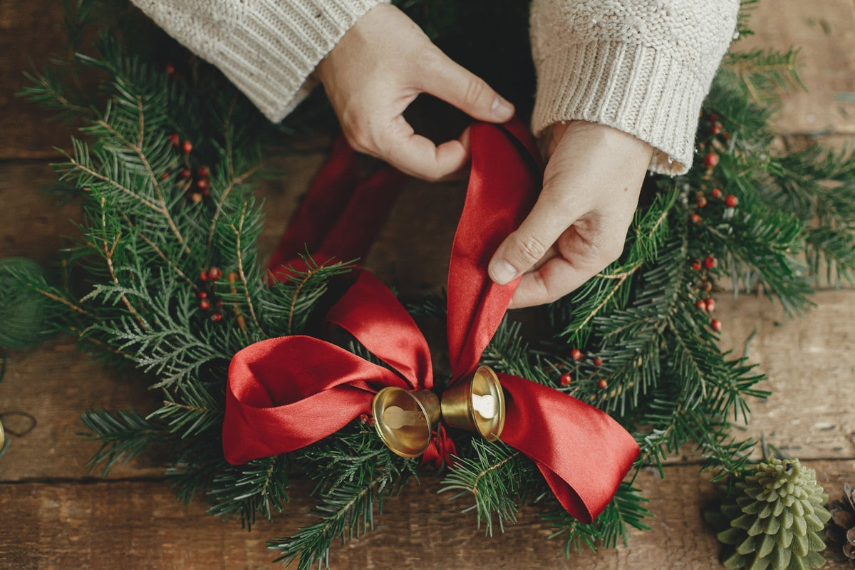 Decorating with Ribbon Bows for Christmas: 12 Home Handicrafts to Try This Winter