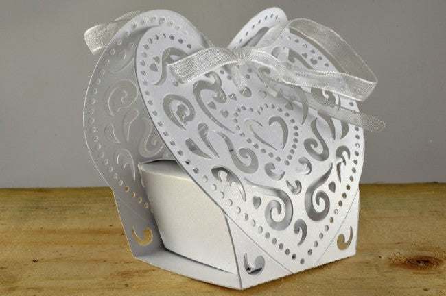 White Heart Pearlescent Favour Boxes (10 Pieces)