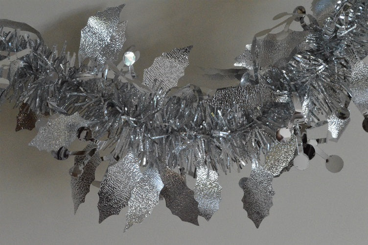Christmas Holly Leaf & Mistletoe Tinsel x 2 Metre Lengths!Silver