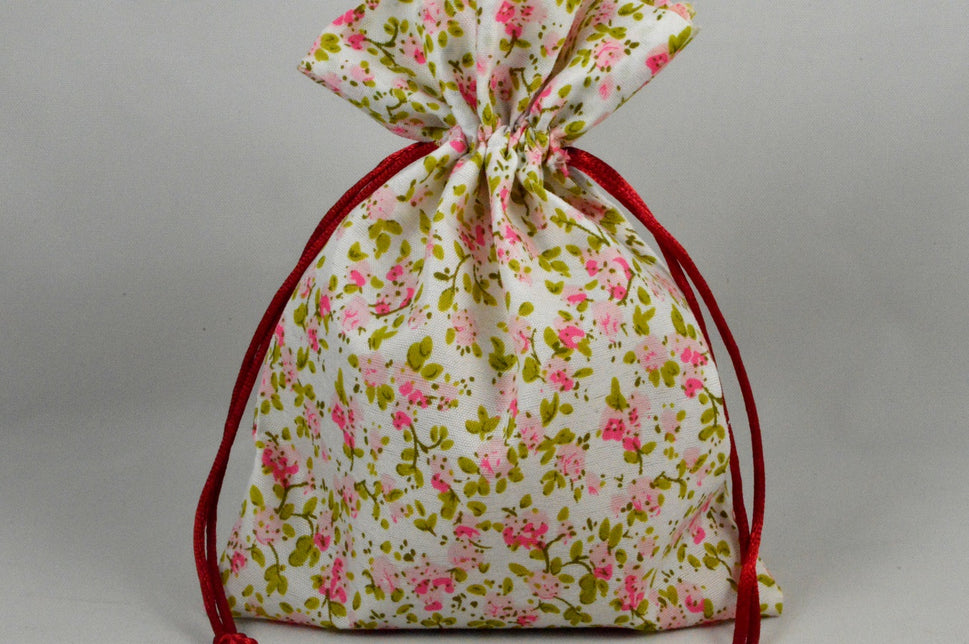 88166 - Set of 3 Floral Gift Bags with Draw Strings! (Two Sizes)13cm x 18cm / Pink