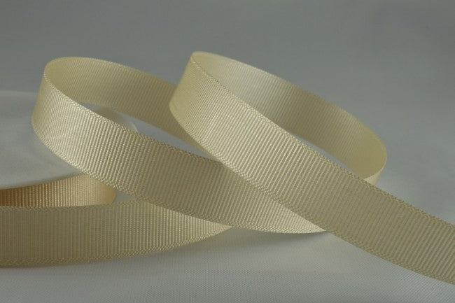 53754 - 6mm, 10mm, 16mm, 22mm & 38mm Plain Grosgrain Ribbon6mm / 50 Eggshell