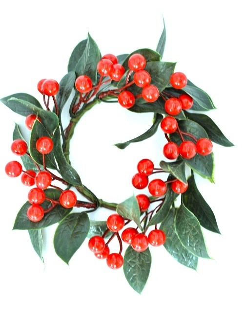 22026 - Red Berry & Leaf Christmas Wreath. Measures 18cm in diameter