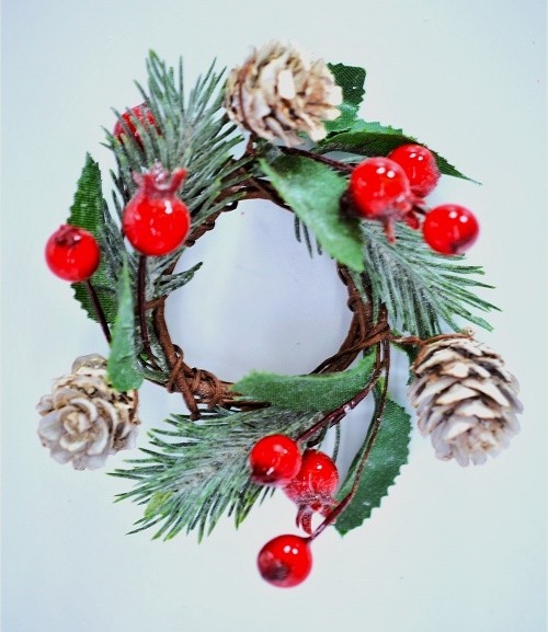 22028 - Holly Leaf, Berries & Pine Cone Wreath.  Measures 11cm in diameter.