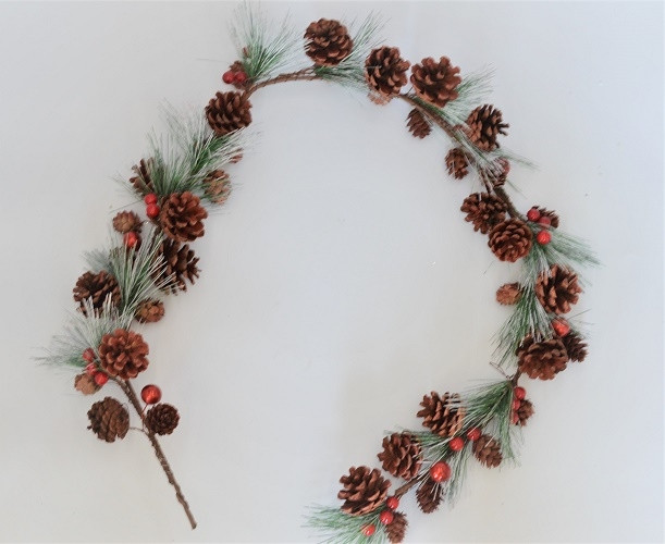 22080 - Beautiful Christmas Wintery garland with a display of pine cones, frosted pine needles and bright red berries . Length Apx 110cms