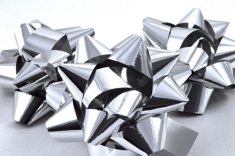 31160 - Silver Gift Packs of 6 Metallic Bows with Self Adhesive Tab