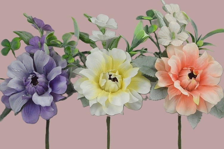 33001 -  Floral decorative arrangement with delicate petals and leaves.   Height  17cms ,  Width 10cms ( approx)