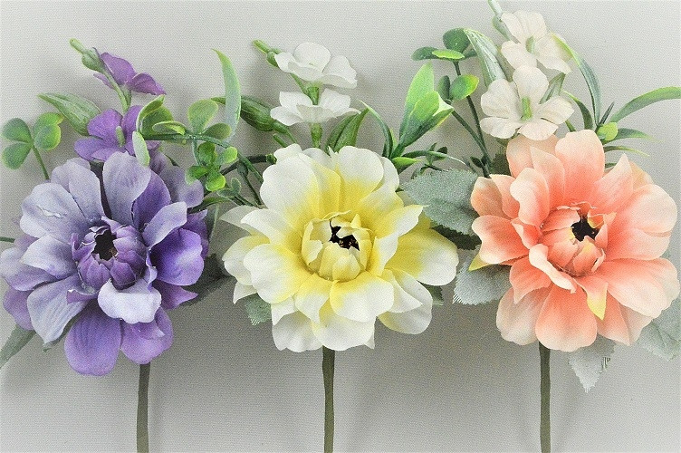 33001 -  Floral decorative arrangement with delicate petals and leaves.   Height  17cms ,  Width 10cms ( approx)