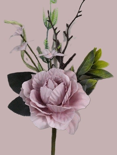 33006 - Dusky Lilac floral arrangement accompanied with lush green leaves.  Height  25cms ,  Width  13cms  (approx)