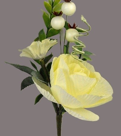 33016 - Soft Cream floral arrangement accompanied with delicate embellishments and leaves.  Height  19cms ,  Width  8cms  (approx)