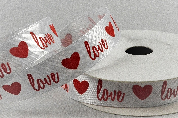 55128 - 15mm White satin with a Red printed LOVE and Heart design x 10mts.