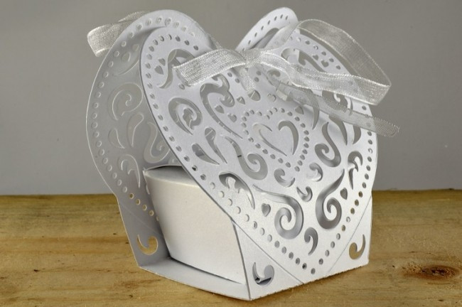 Y750-88009 - 10 White Heart Pearlescent Favour Boxes (10 Pieces)-9.5cm x 9cm x 5cm-01 White-10 Pieces