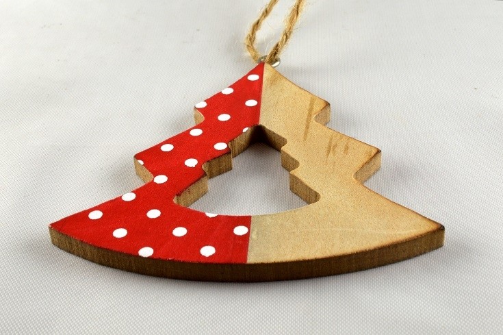 88023 - Tree Shaped Wooden Decoration with Loop (1 Piece)-8cm x 8cm-35 Red-1 Piece