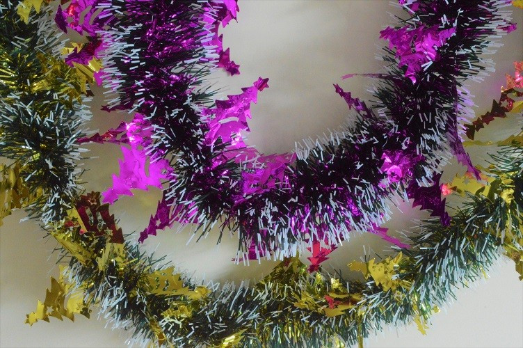 88140 - Triple Coloured Christmas Tree Tinsel x 2 Metre Lengths!