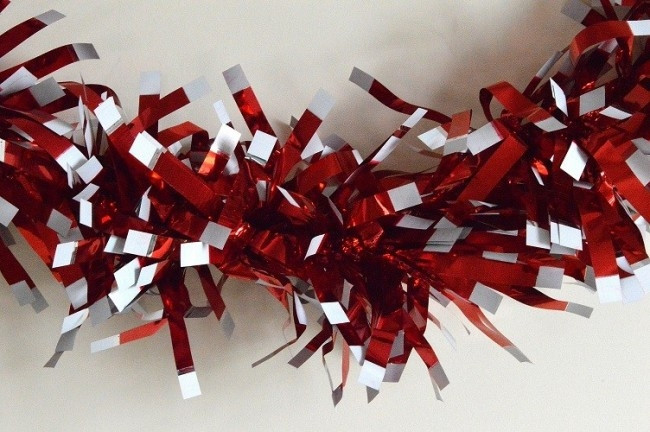 88141 - Red Christmas Wrapping Tinsel x 2 Metre Lengths!