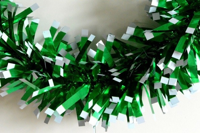 88141 - Green Christmas Wrapping Tinsel x 2 Metre Lengths!