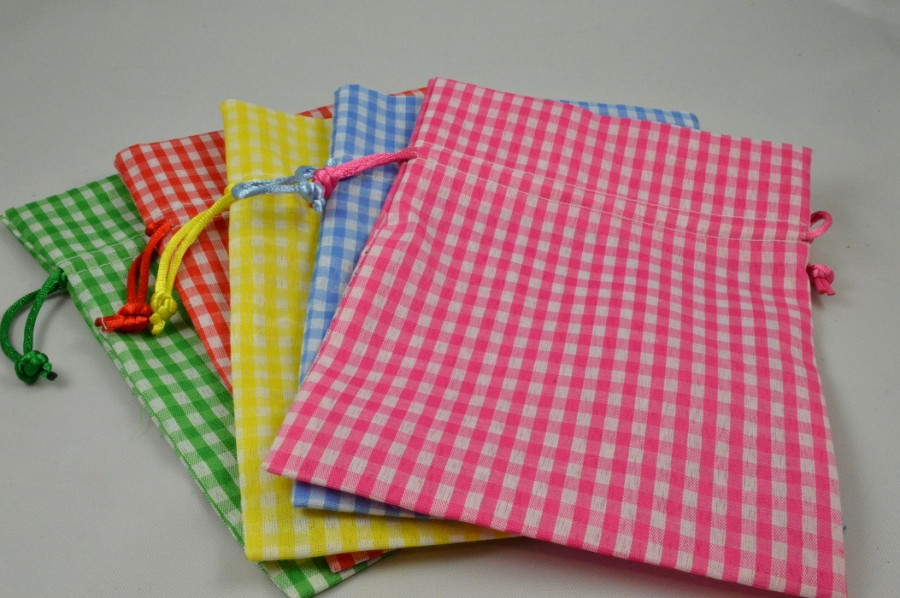 88167 - Set of 3 Small Or Medium Gingham Gift Bags with Draw Strings!