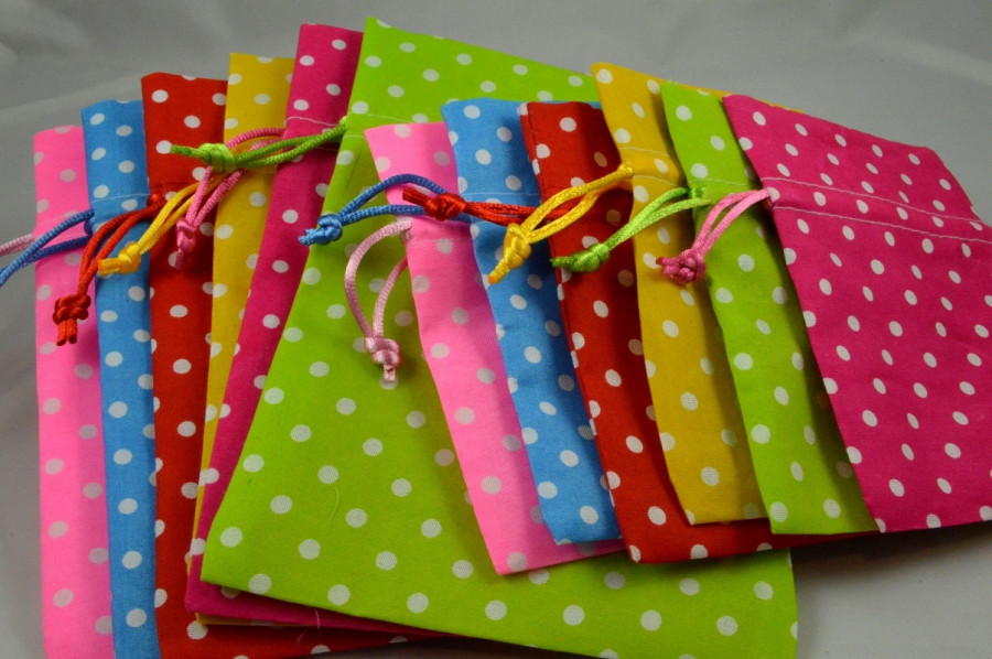 88168 - Set of 3 Small Or Medium Polka Dot Gift Bags with Draw Strings!