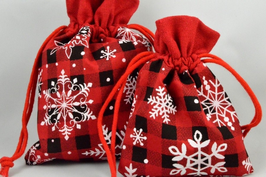 Set of 3 Merry Christmas Snowflake Bags & Draw Strings!-10cm x 13cm