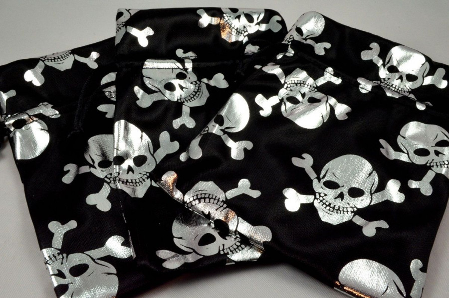 88170 - Set of 3 Black & Silver Pirate Skull Gift Bags with Draw Strings!