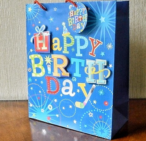 88119 - Small or Medium 3D Happy Birthday Gift Bags & Tag!!