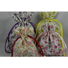 88166 - Set of 3 Small Or Medium Floral Gift Bags with Draw Strings!   Two Sizes Available.  Small 10.5cms x 13cm.   Large 13cm x 18cm