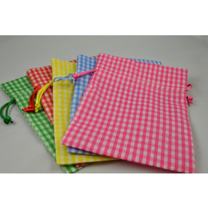88167 - Set of 3 Small Or Medium Gingham Gift Bags with Draw Strings!  Two Sizes Available.  Small 10.5cm x 13cm.   Large 13cm x 18cm